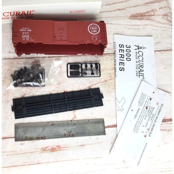 Vintage Accurail Made In The USA Atlantic Coast Line 40’ Steel AAR Boxcar Train - Picture 2 of 13